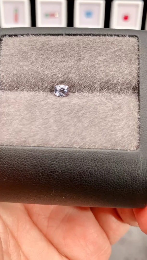 未镶嵌裸石尖晶石0.44