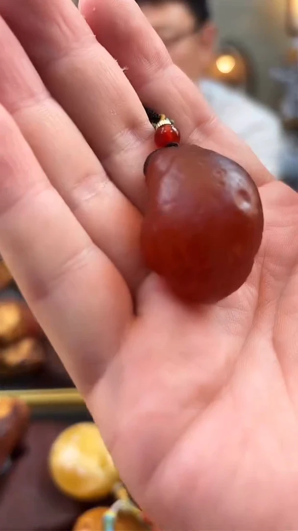 未镶嵌颈饰琥珀吊坠