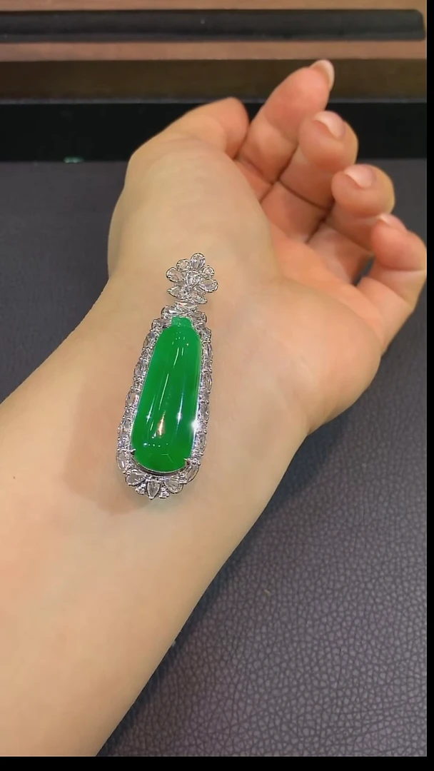 吊坠(不含链)18K金镶嵌翡翠吊坠