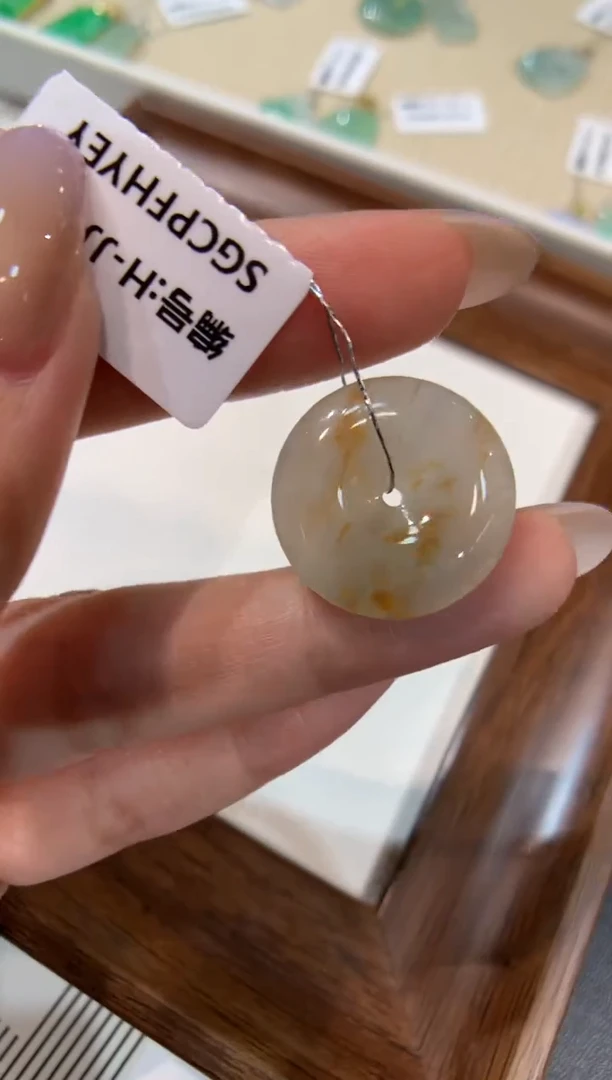 颈饰未镶嵌翡翠平安扣