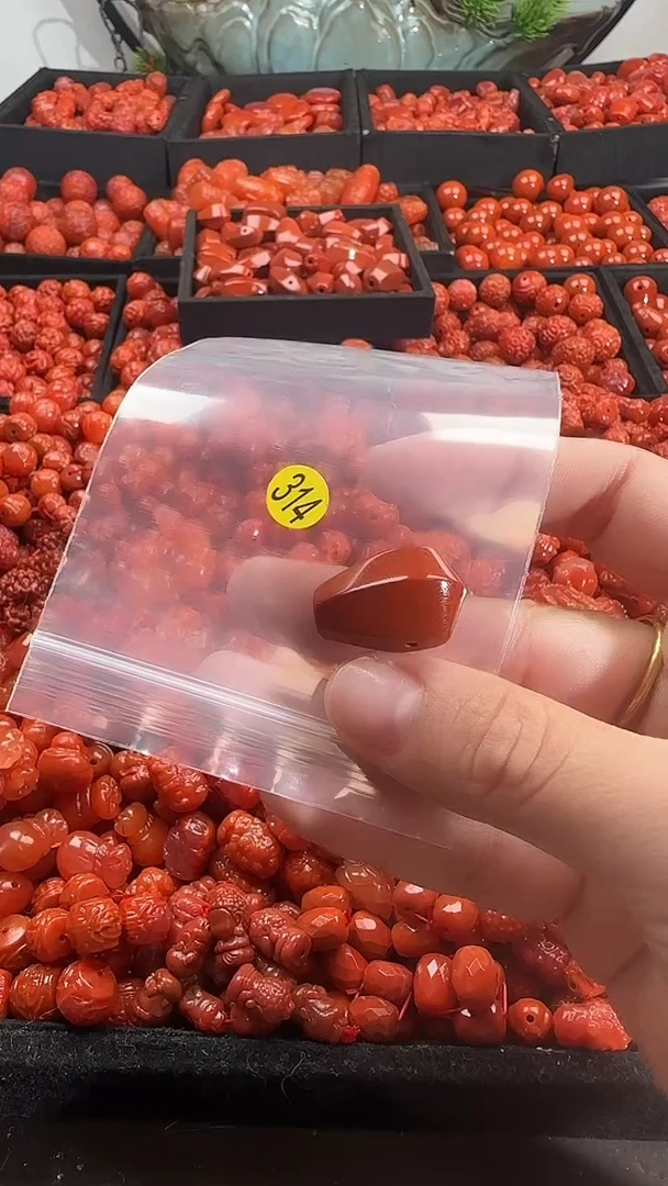 颈饰未镶嵌南红玛瑙1