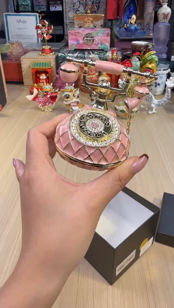 77七宝粉色大电话