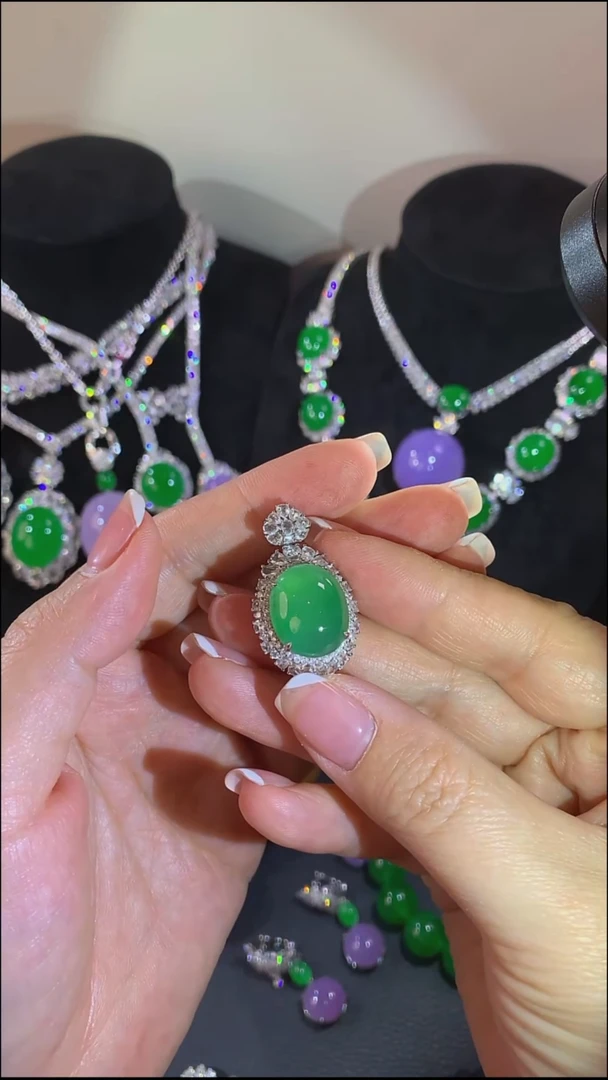 吊坠(不含链)18K金镶嵌翡翠吊坠