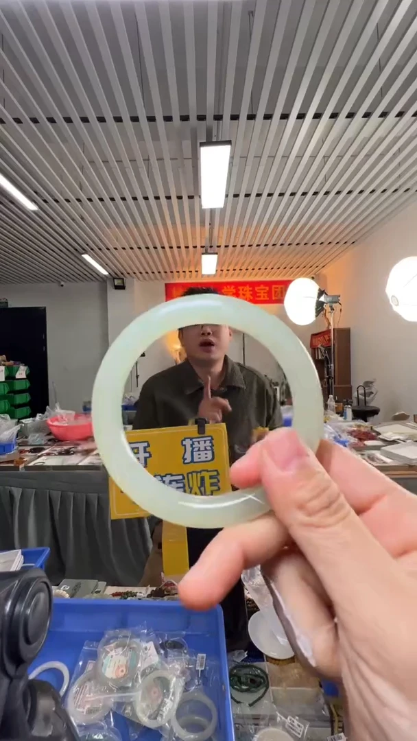 未镶嵌手镯和田玉晴水圆条 58-和田玉手镯