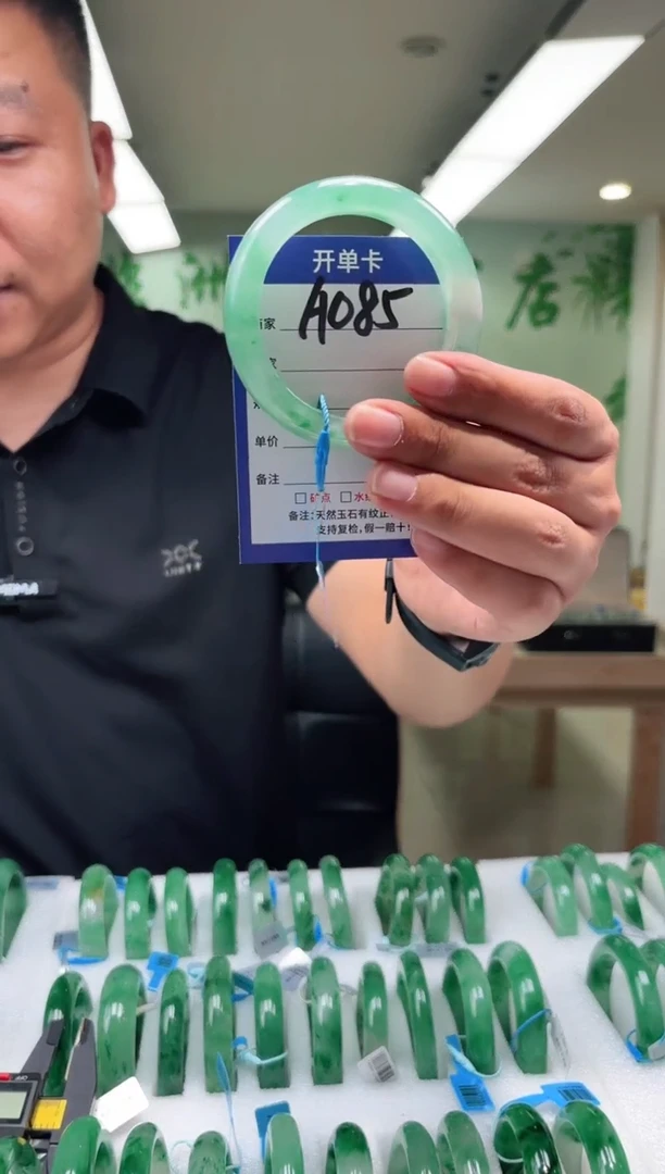 未镶嵌手镯石英质玉56