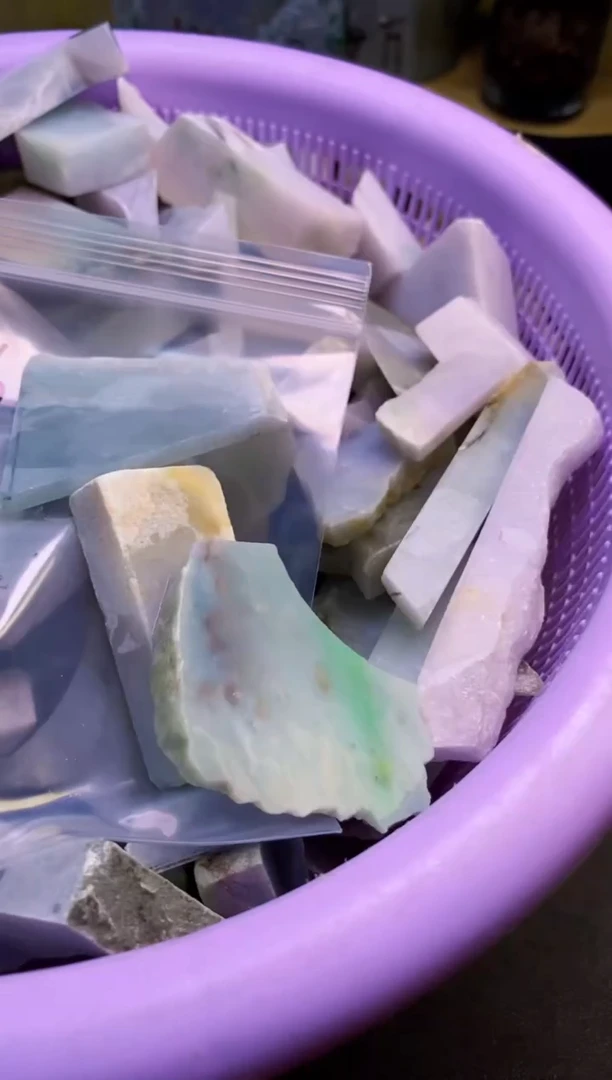 翡翠未镶嵌颈饰天然翡翠046