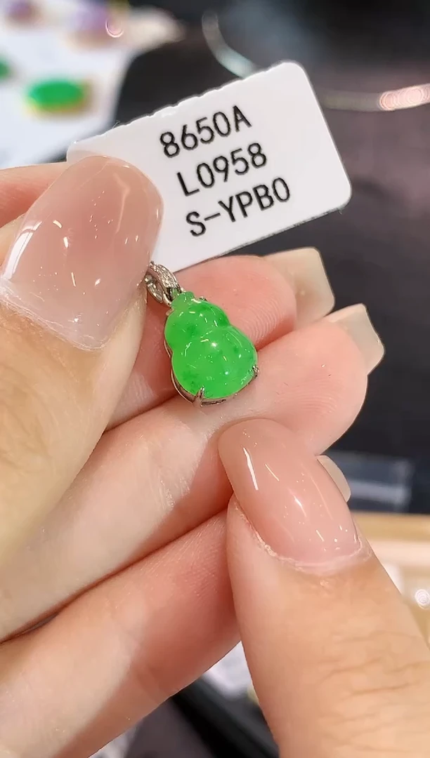 翡翠18K金镶嵌吊坠(不含链)L0958多样性发其一