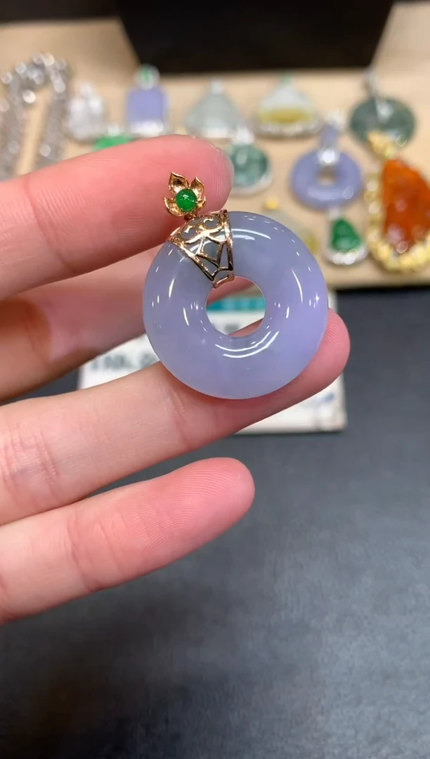 【闪购商品】翡翠颈饰18K金镶嵌甜甜圈【无服务费】