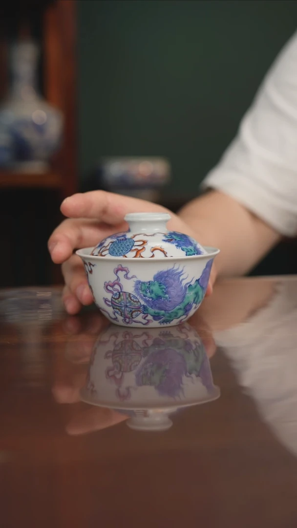 空山明月 青花斗彩狮子