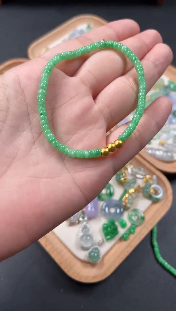 翡翠足金镶嵌套链一个    P368