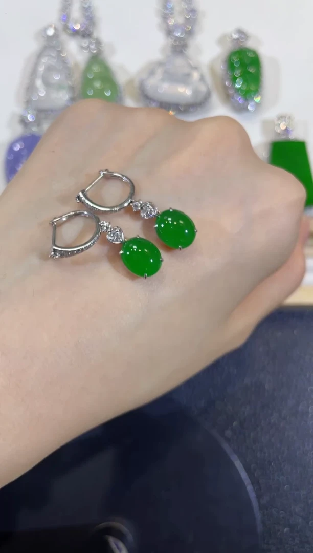 颈饰18K金镶嵌翡翠团购1