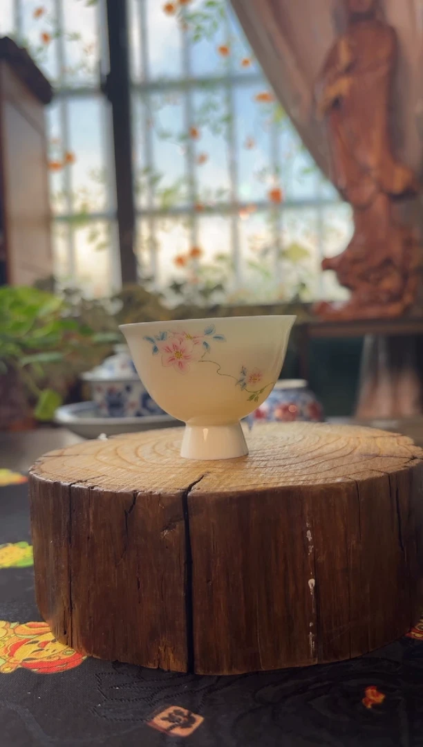 瓷青花手绘釉下五彩超薄胎高价