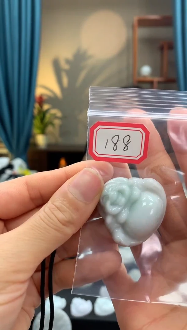 翡翠未镶嵌颈饰佛公188