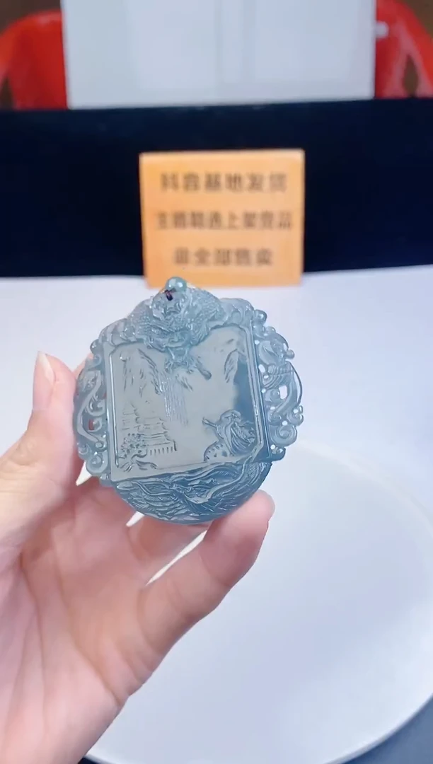 颈饰未镶嵌翡翠