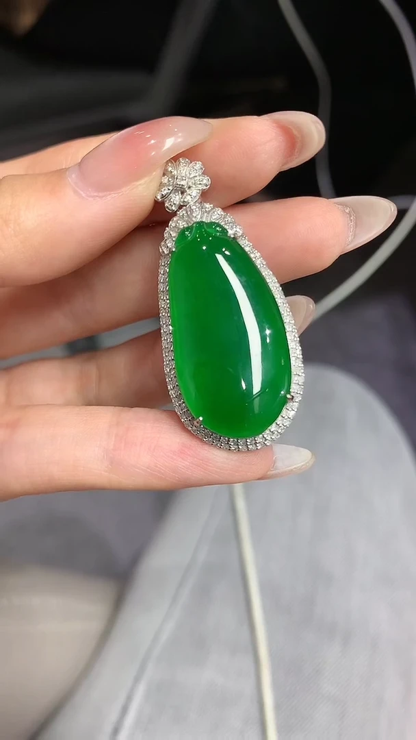 【闪购商品】翡翠吊坠(不含链)18K金镶嵌16团购