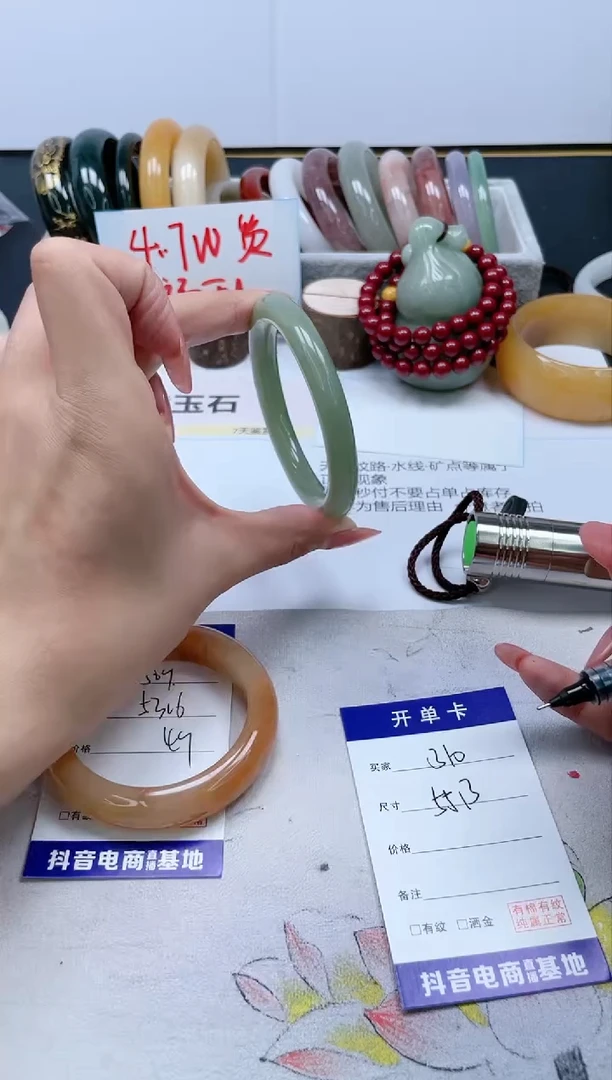 【闪购商品】石英质玉手镯未镶嵌310/55.3