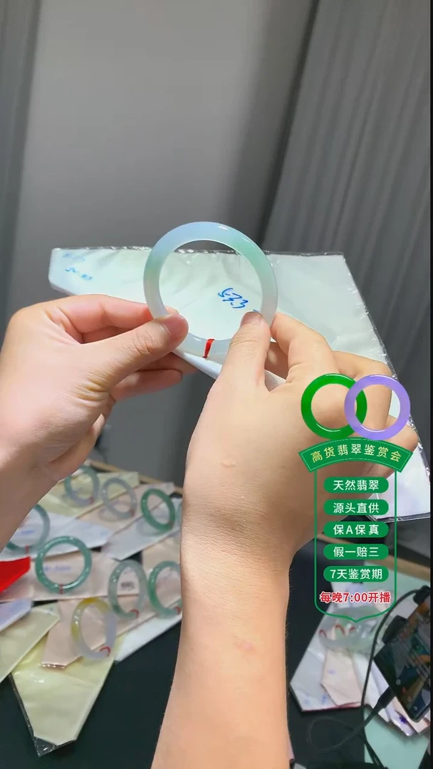 翡翠手镯未镶嵌翡翠手镯49