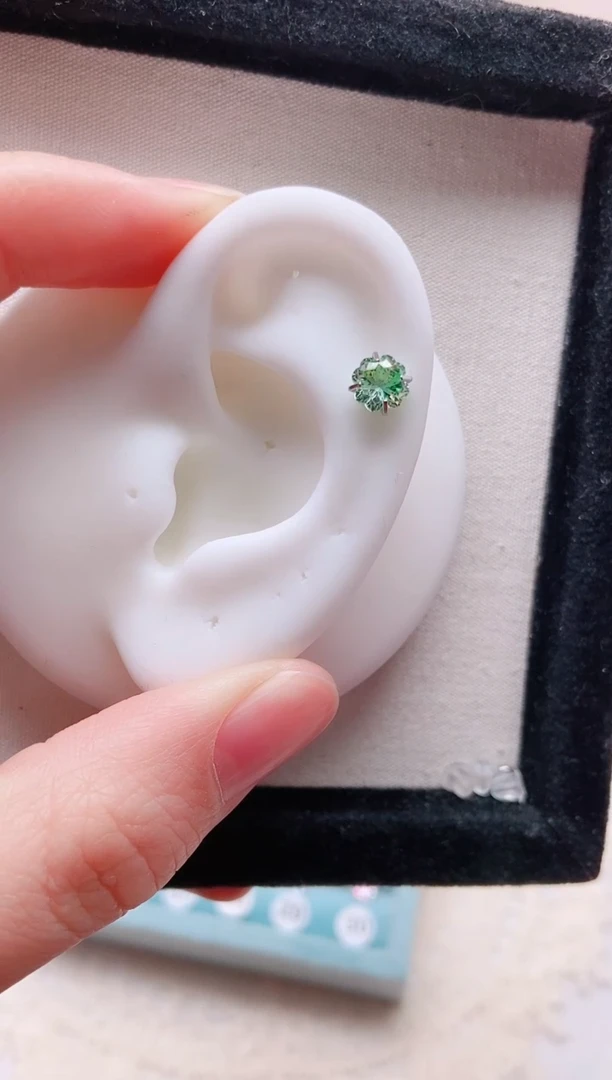 钛钢合金合成立方氧化锆6M四叶草|黄绿双色6530一只