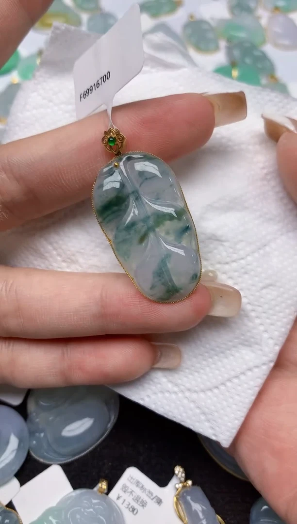 翡翠18K金镶嵌颈饰天然缅甸A货翡翠