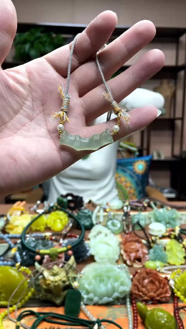 未镶嵌岫玉吊坠·