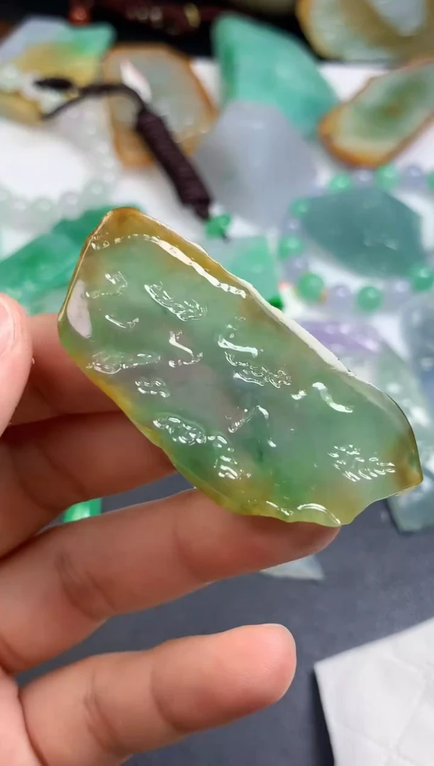 颈饰未镶嵌翡翠