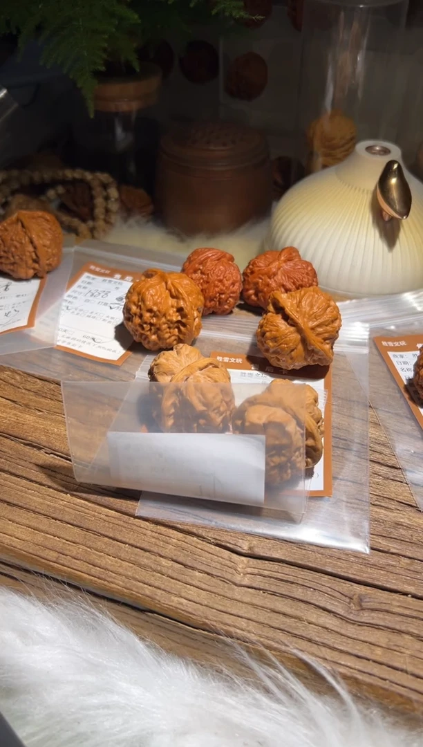 【闪购商品】文玩核桃吊坠金公子/AA