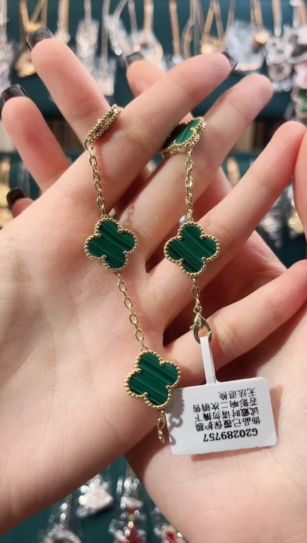 18K金镶嵌孔雀石手链18K金镶嵌 K黄五花