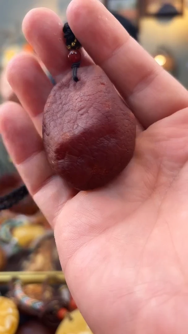 未镶嵌颈饰琥珀吊坠