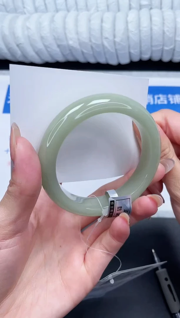 未镶嵌手镯石英质玉31-60.5DK