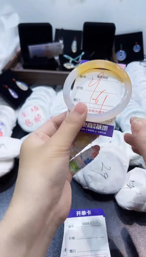 玛瑙/玉髓手镯未镶嵌9086