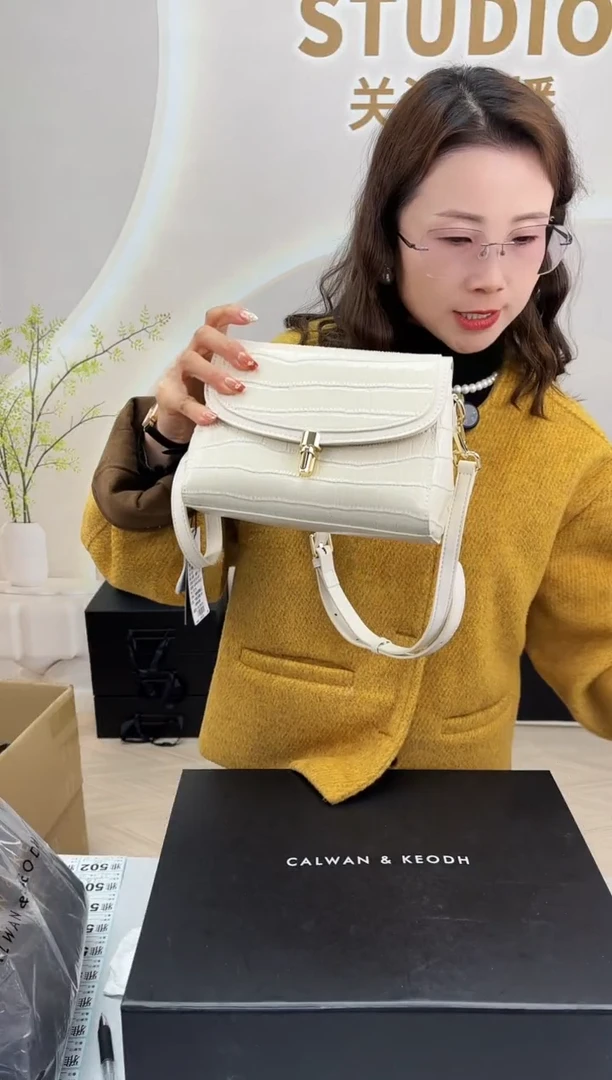 牛皮CALWAN KEODH 包包特价680