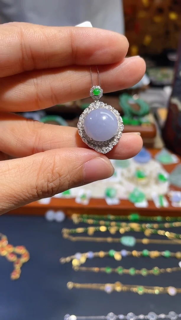 颈饰未镶嵌翡翠蛋面