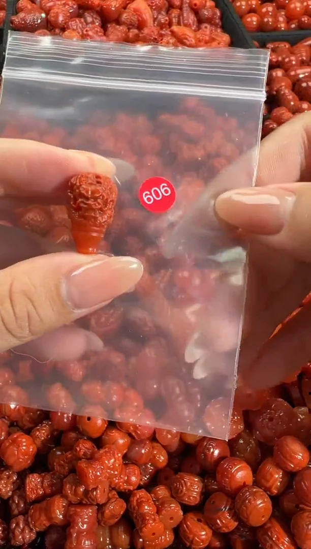 颈饰未镶嵌南红玛瑙1