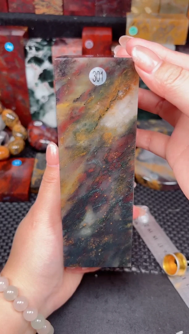 玉 桂林鸡血创意摆件装饰 编号：301