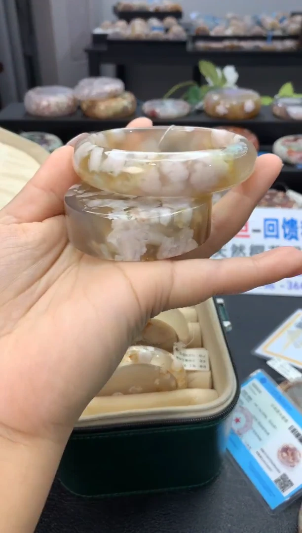 未镶嵌手镯石英质玉60圈口  赠送镯心