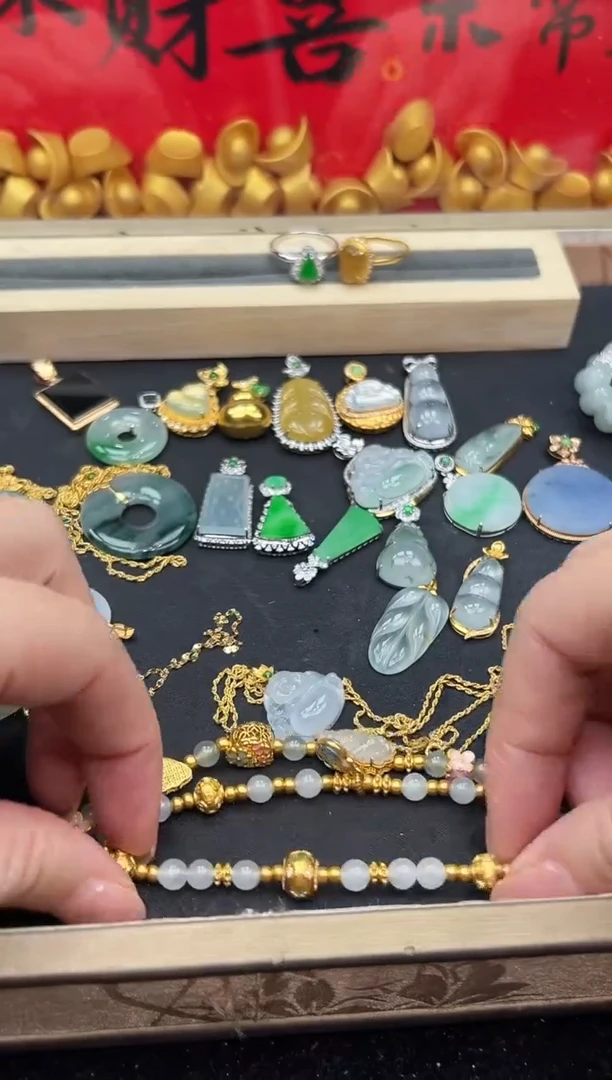 吊坠(赠链)18K金镶嵌翡翠苏****乐葫芦