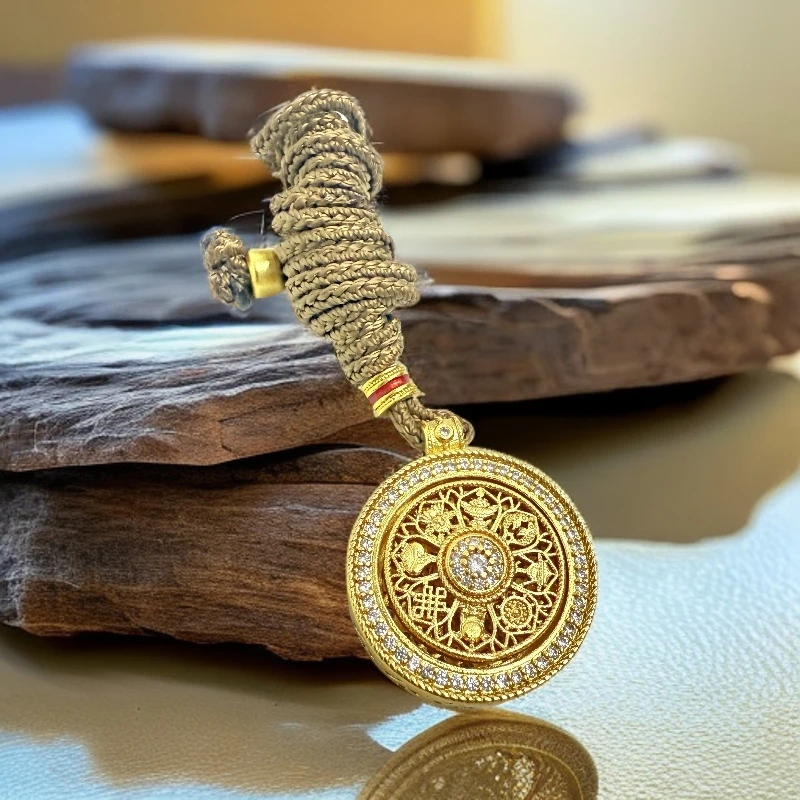 黄吊坠古法镂空圆牌吊坠