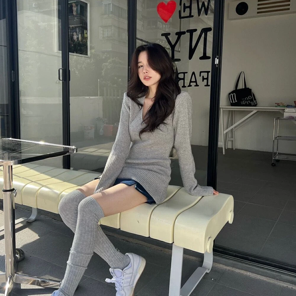 气质复古V领设计感收腰毛衣修身显瘦针织衫搭配丝绒短裙两件套女