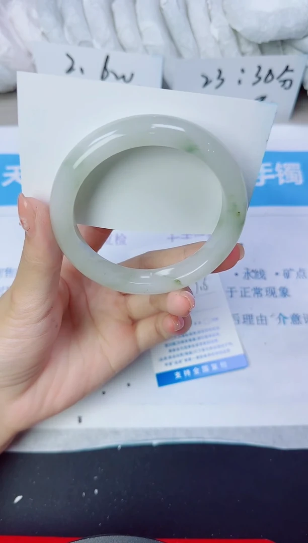 石英质玉手镯未镶嵌240/57.6