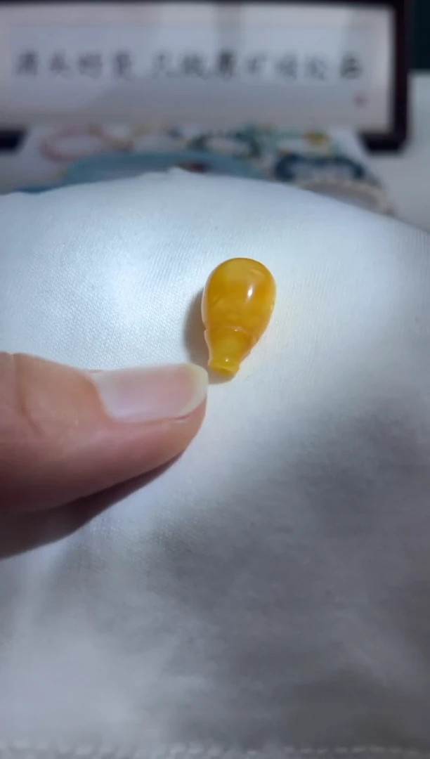 蜜蜡未镶嵌珠宝奇石25