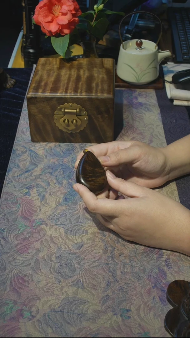 金丝楠阴沉木随形把件