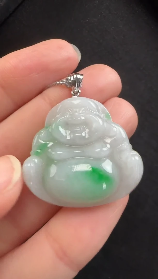 颈饰18K金镶嵌翡翠646玉佛一个