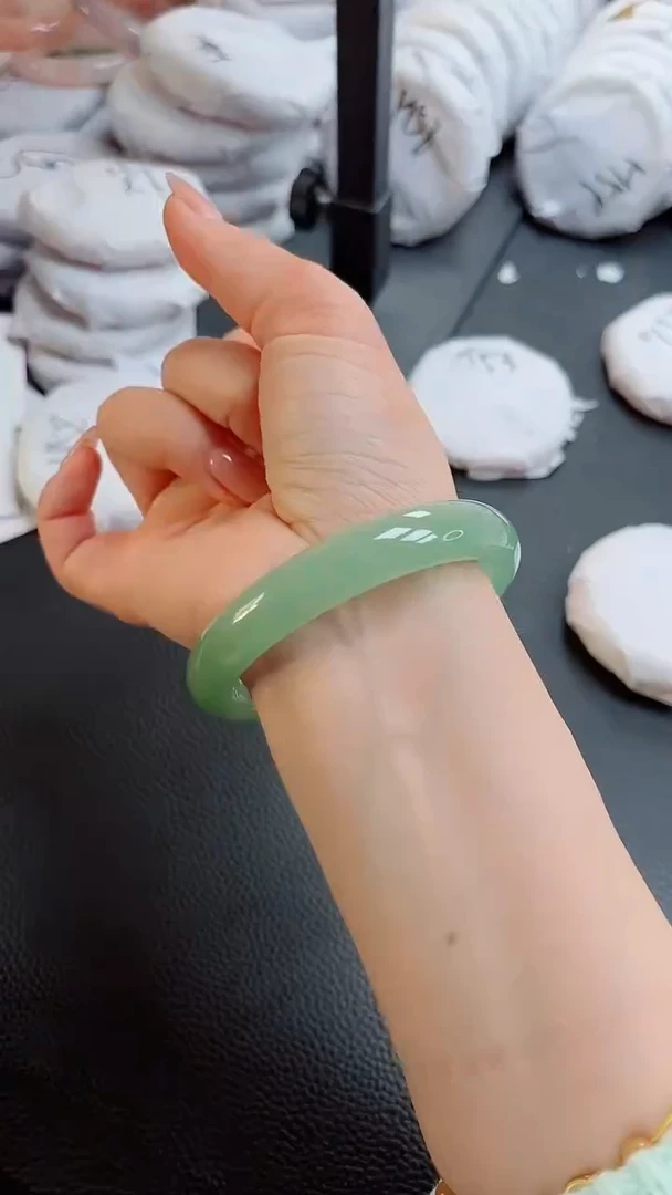 【闪购商品】石英质玉手镯未镶嵌394