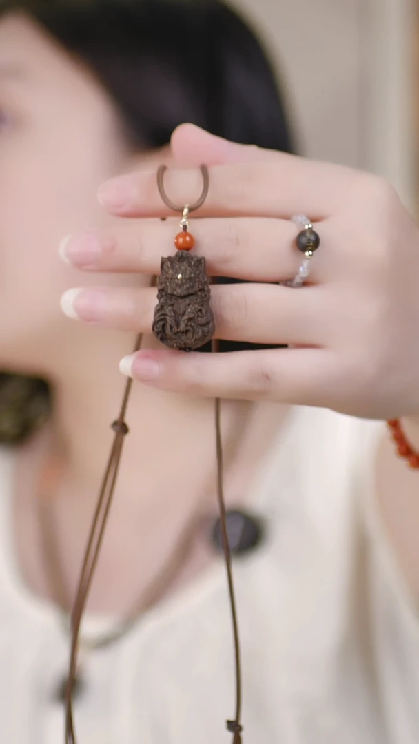 玛瑙/玉髓吊坠(赠链)未镶嵌（白奇楠凤九）