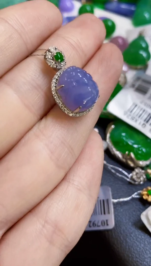 颈饰18K金镶嵌翡翠李*怡貔貅