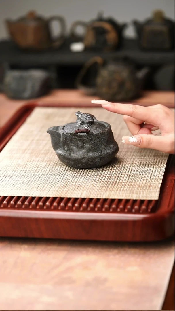 柯荣盛老师作品冰碛岩重工雕刻金蟾宝瓶壶180cc