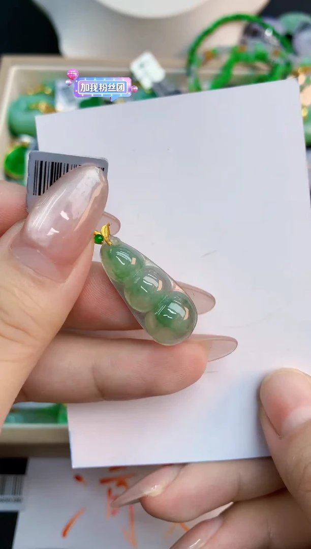 翡翠未镶嵌颈饰1