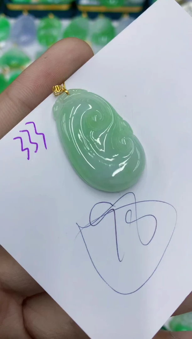 翡翠18K金镶嵌颈饰1111111111