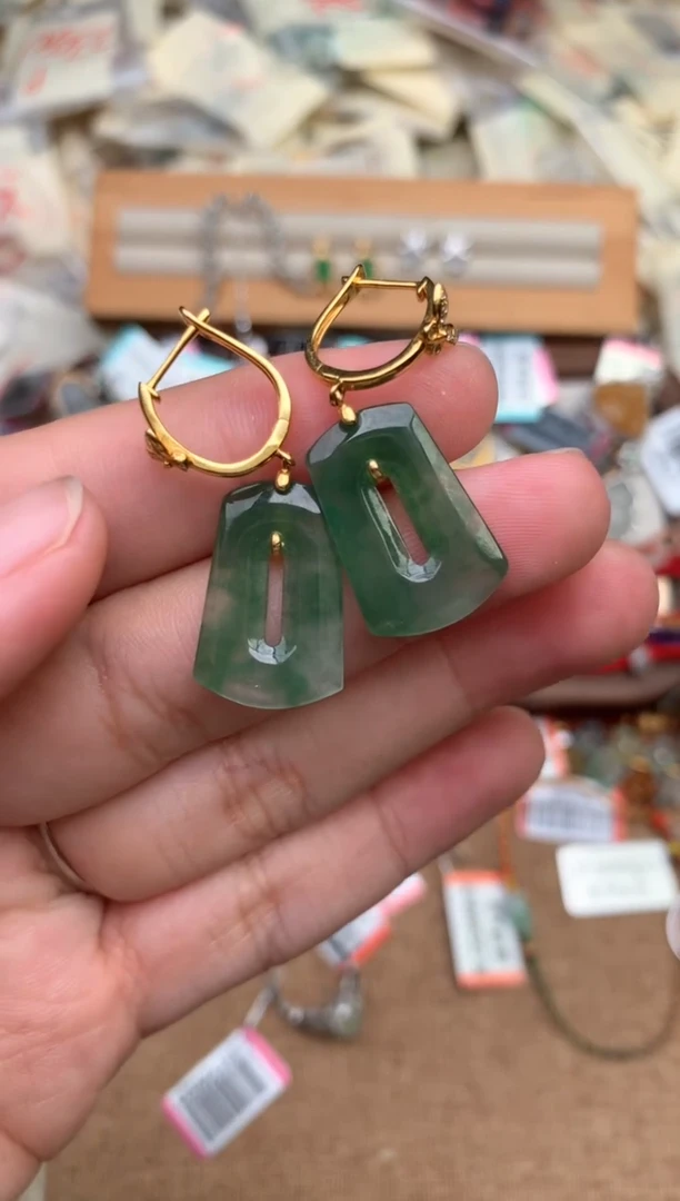 18K金镶嵌挂件翡翠一