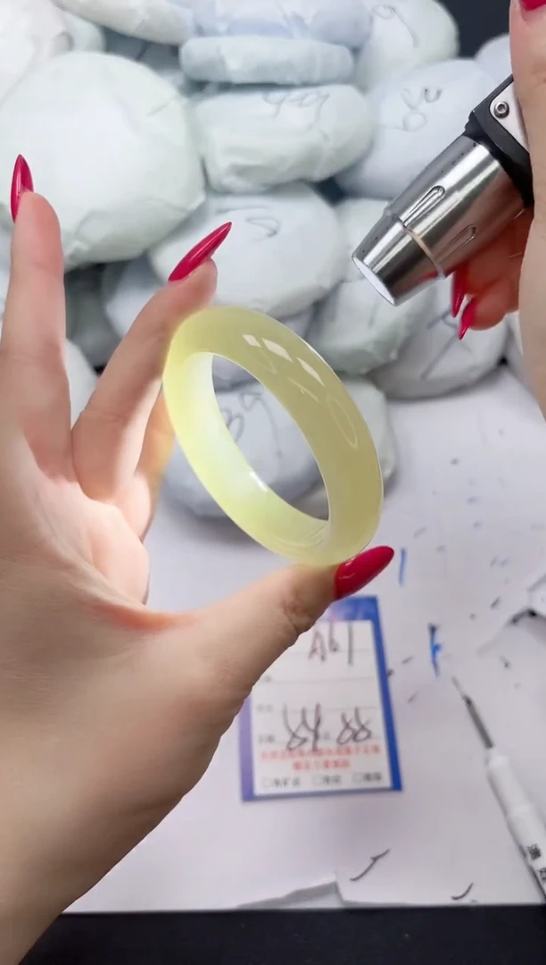 未镶嵌手镯石英质玉A61/5455